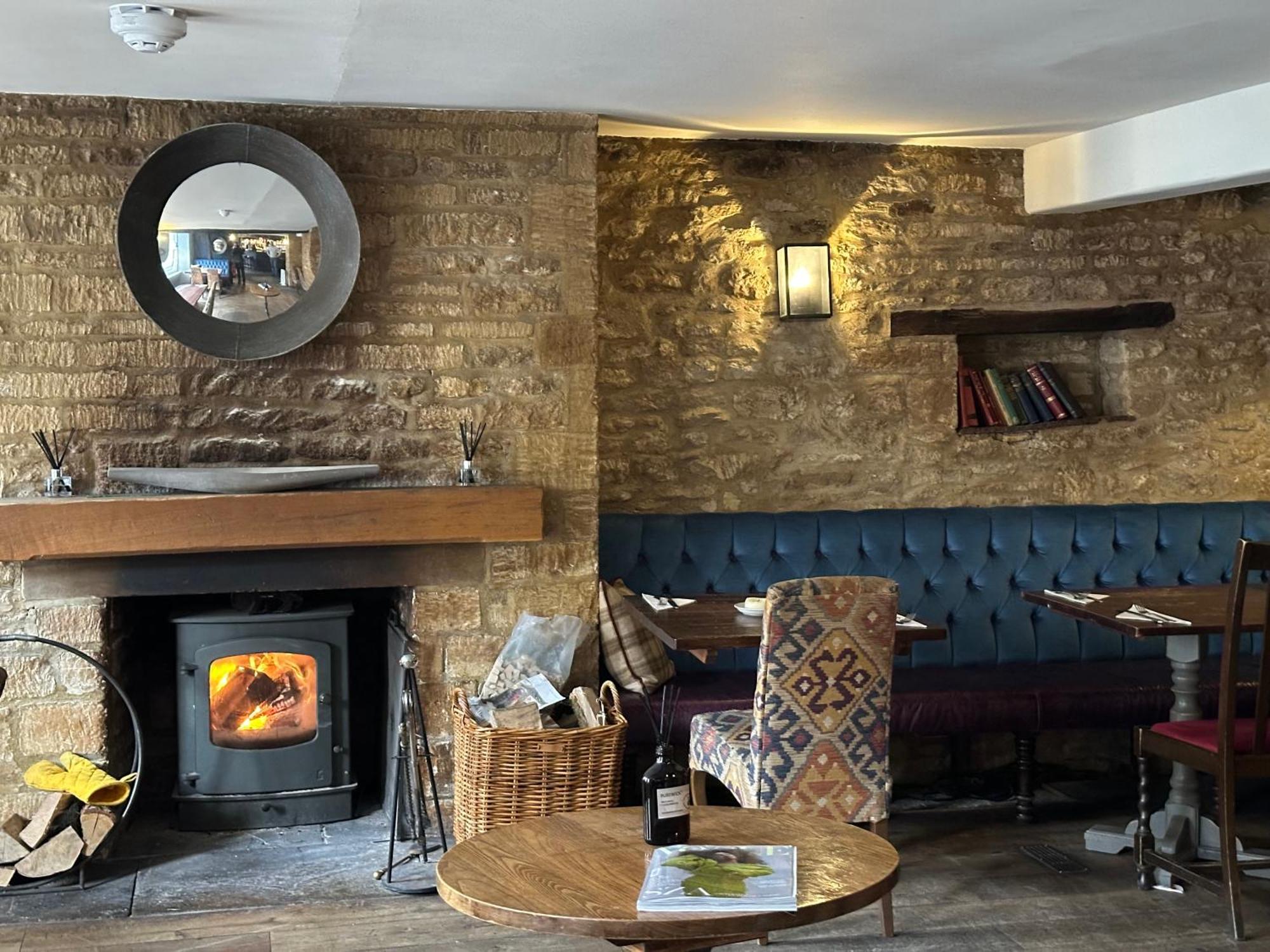 The Golden Pheasant Inn Burford Exterior foto